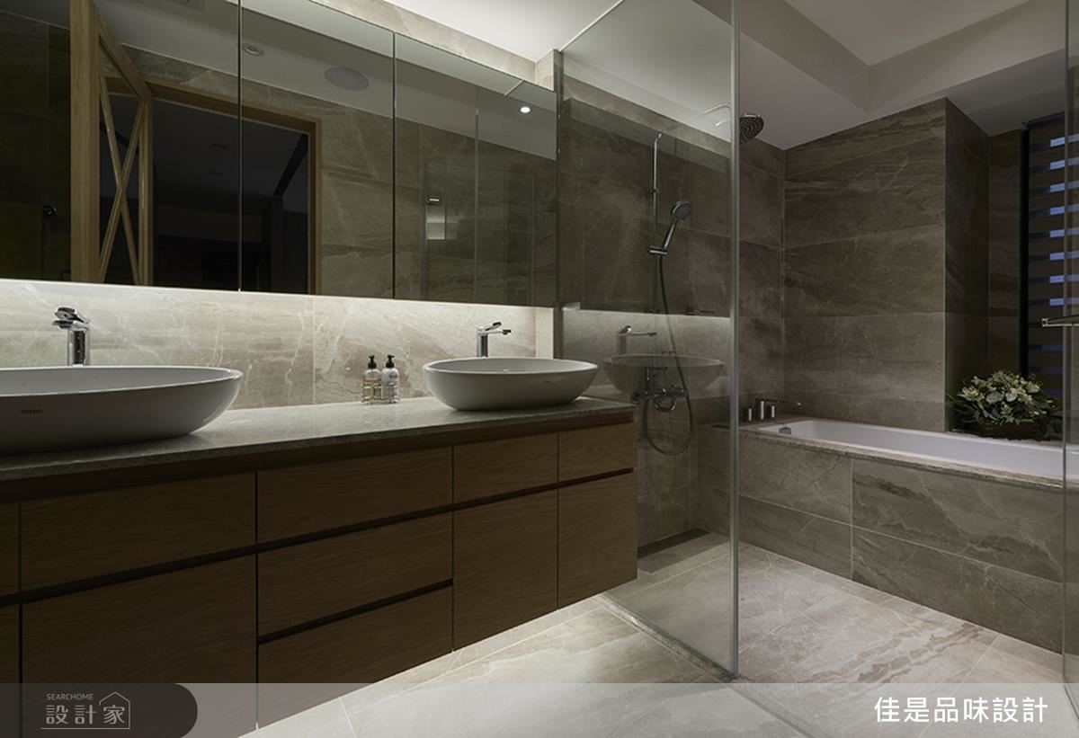 浴廁別於以往，依屋主喜好採用雙洗手檯，便利使用並節省時間。