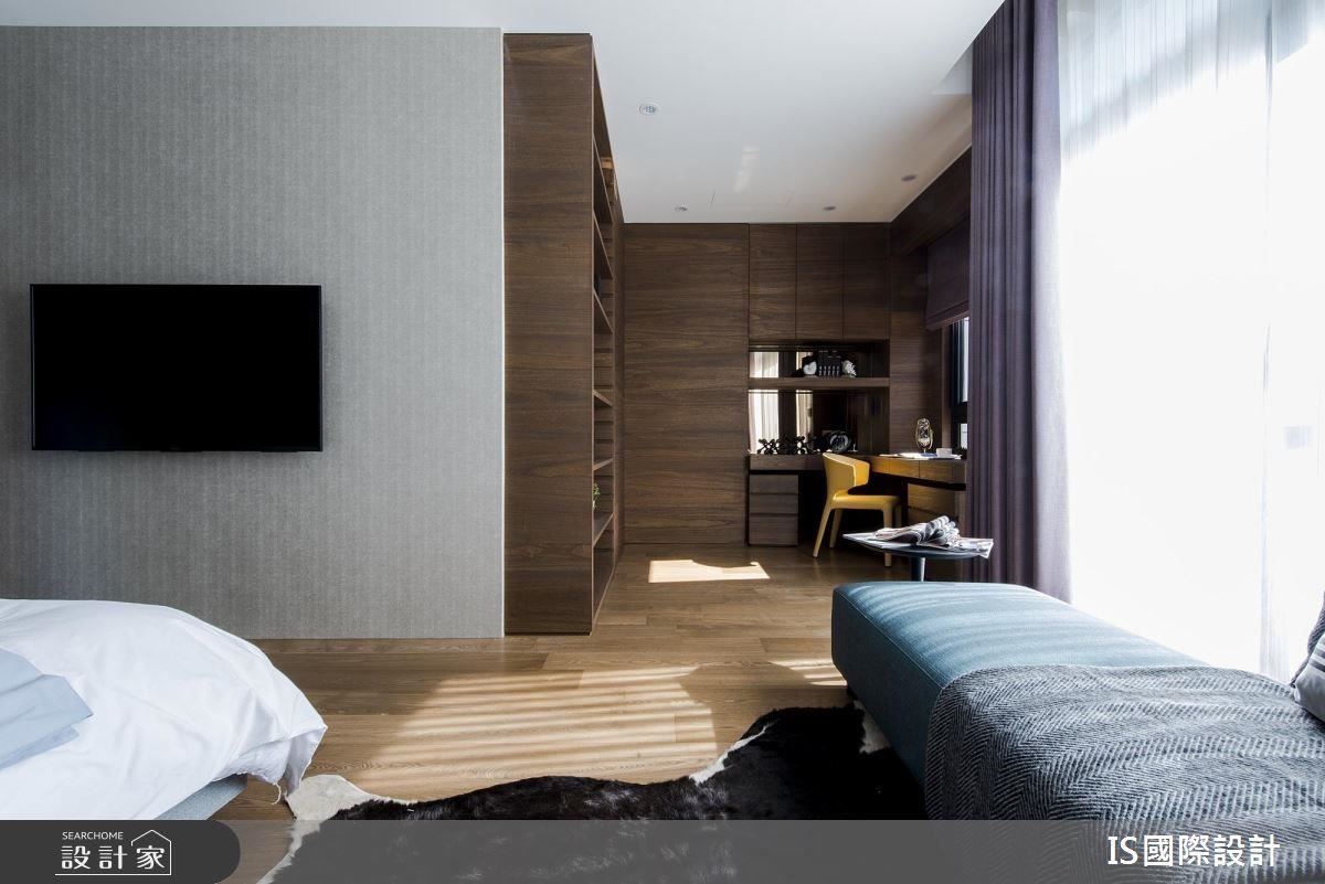 主臥格局重新調配，迎合自然景觀與光影之美，營造超越五星級等級的空間感受。