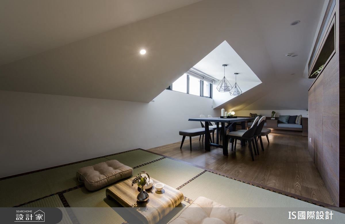 充滿國外度假風情的閣樓，增加長桌供閱讀、品茶，兩側斜頂下方備有沙發和日式榻榻米，坐臥皆宜。