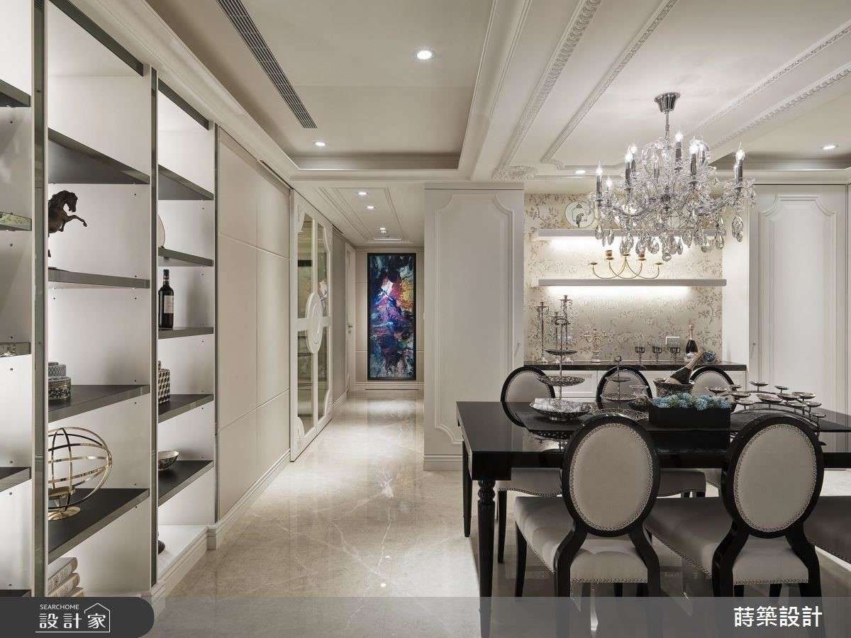 廊道彩色油畫端景，帶來視覺驚喜。