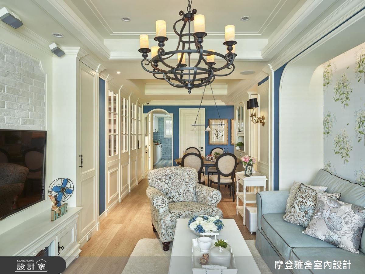 以皇家藍作為空間色彩主調，傳遞出屋主貴族般的氣息。
