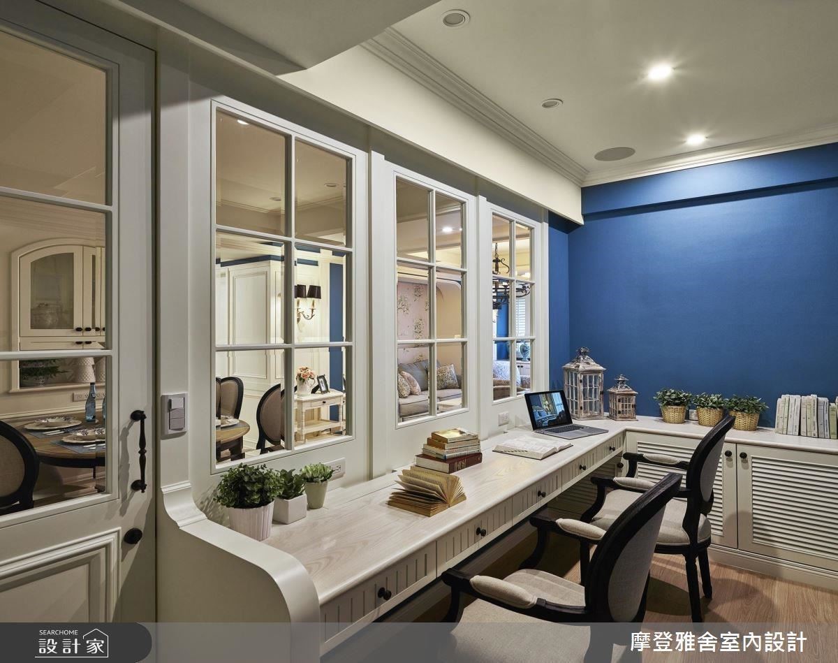 大面通透玻璃隔間，開闊書房視野，串聯場域間的互動與交流。