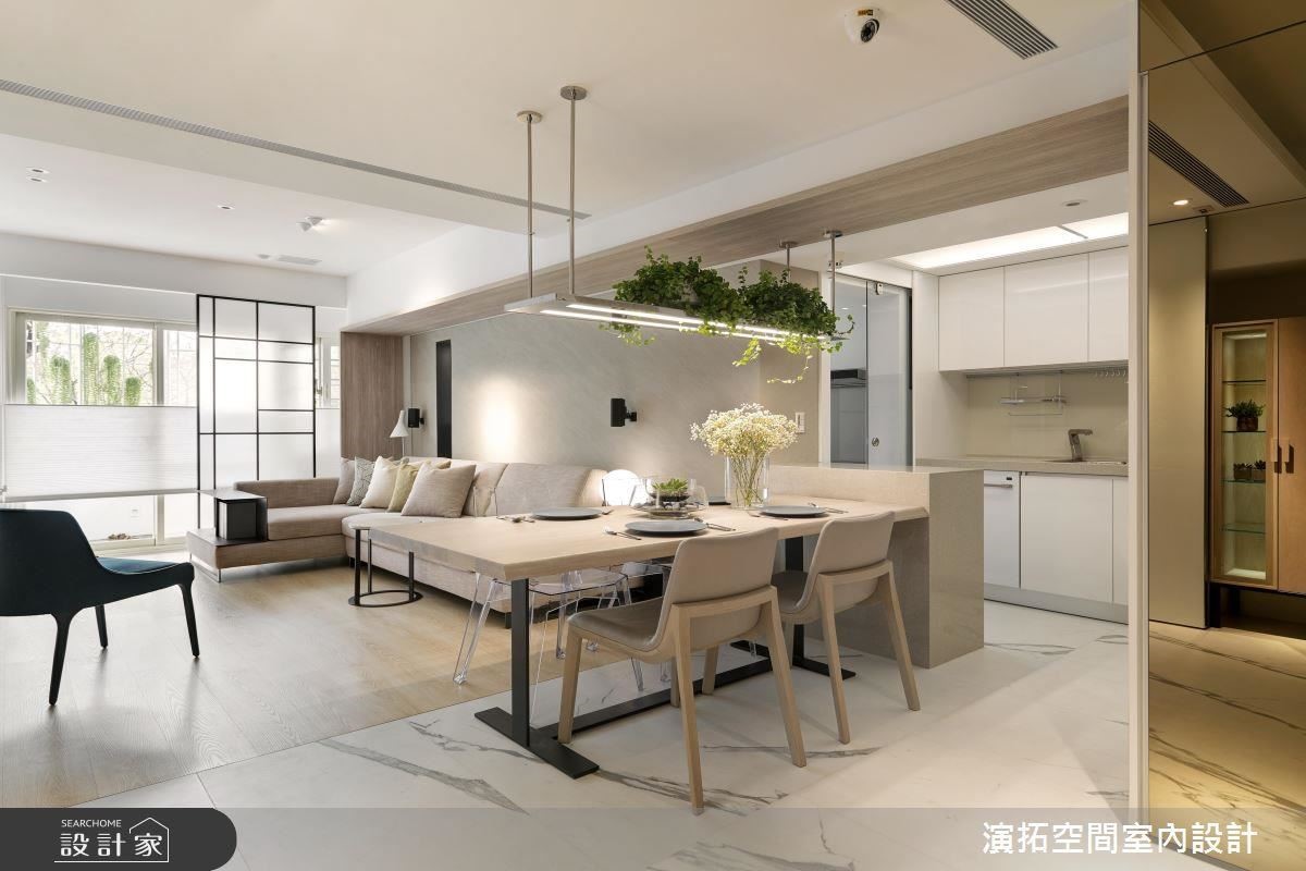 入門玄關加裝監控系統，讓屋主在外也能掌握居家長者與幼童狀況。