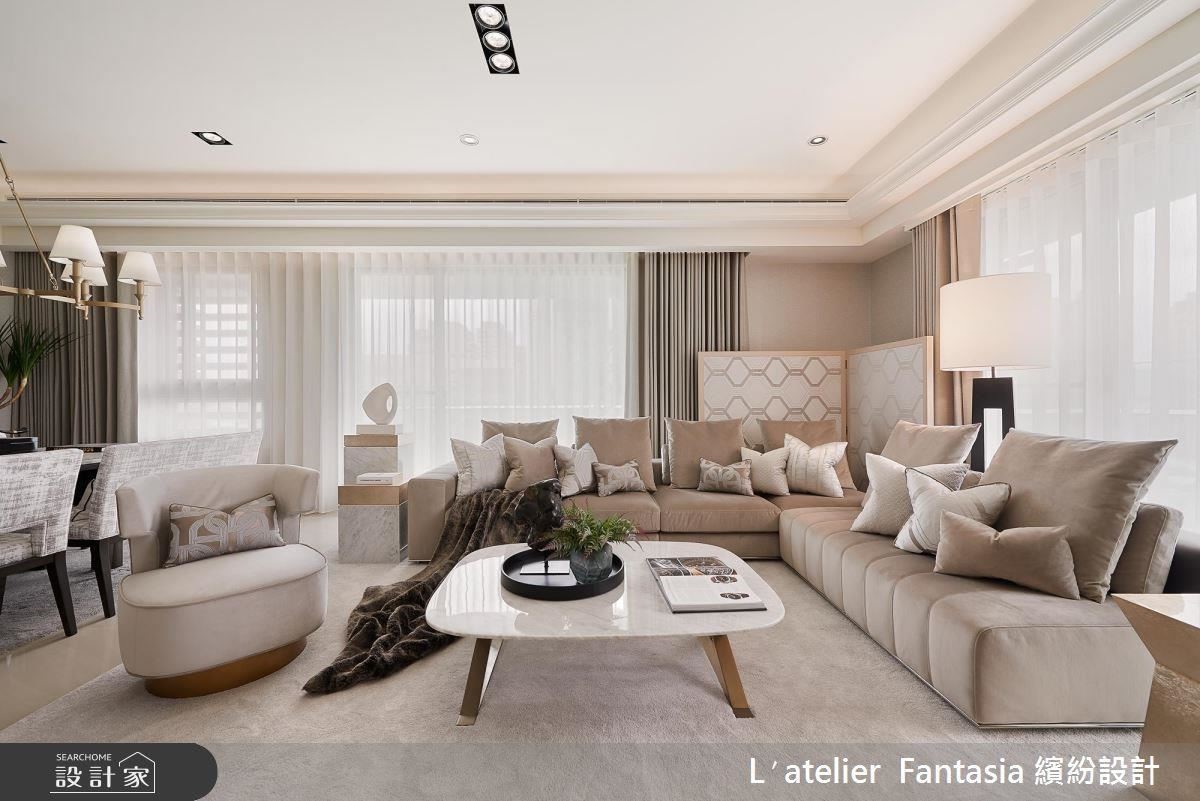 以米、藤灰色為基底，構築南法度假風情般的宅邸。