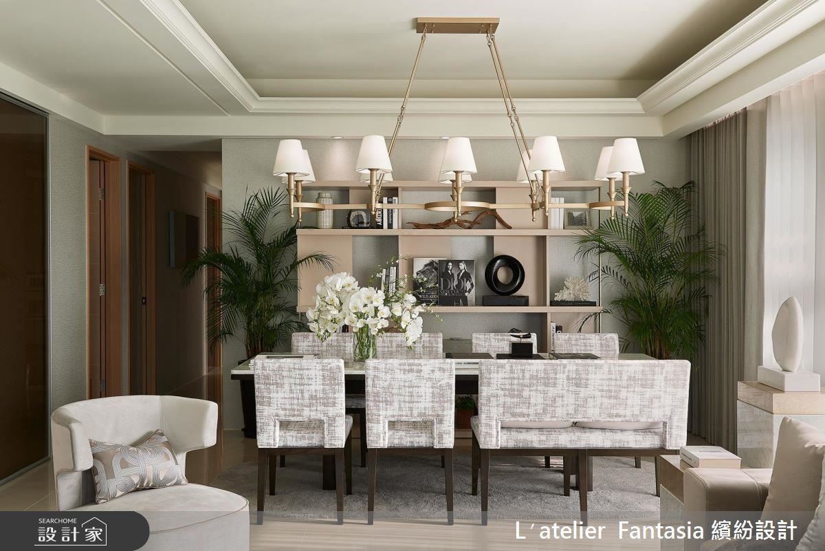 餐廳以毛呢質感壁紙與木皮色彩帶出空間層次，與不規則刷白餐椅相互呼應。