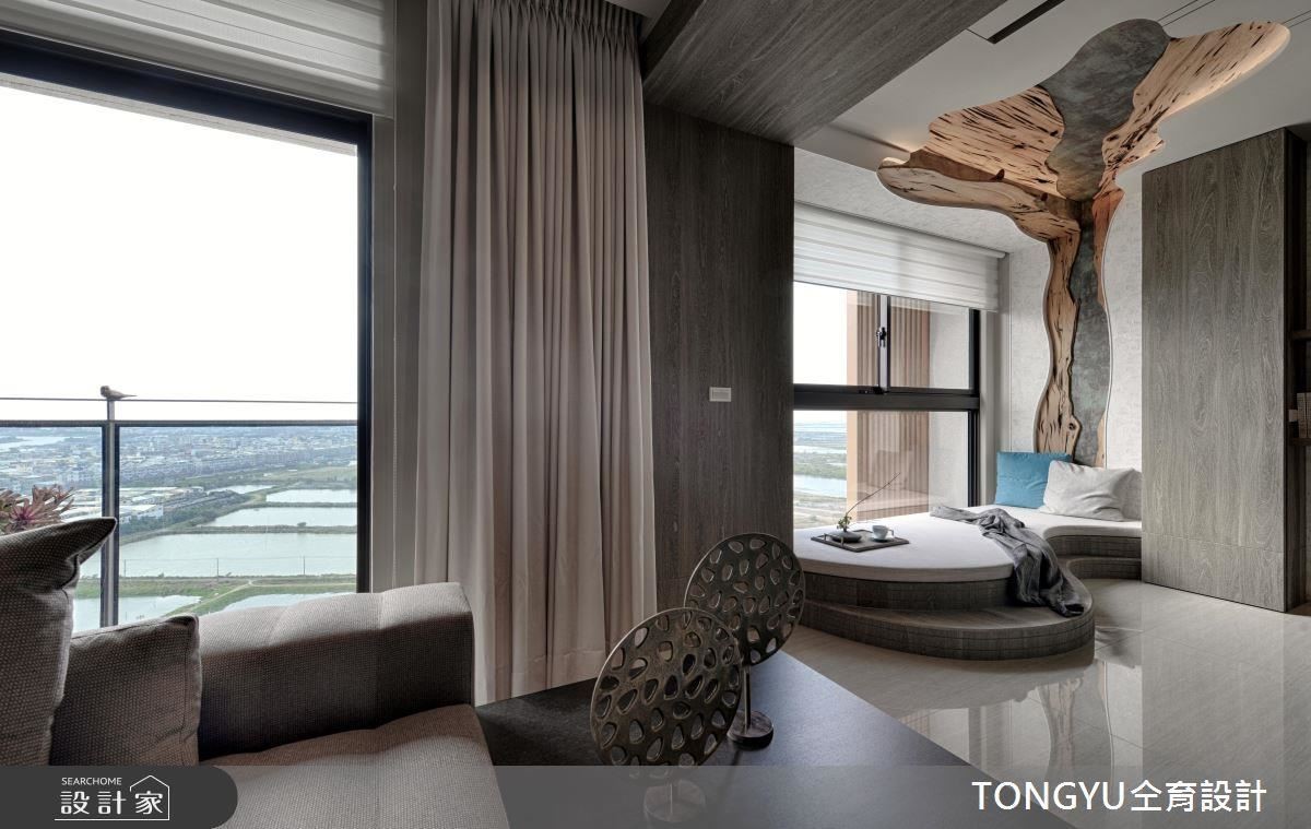 曲線臥榻有如大地丘陵起伏,一旁向上延伸樹葉意象造型,創造出海邊腐蝕枯木的景致。 曲線臥榻有如大地丘陵起伏,一旁向上延伸樹葉意象造型,創造出海邊腐蝕枯木的景致。