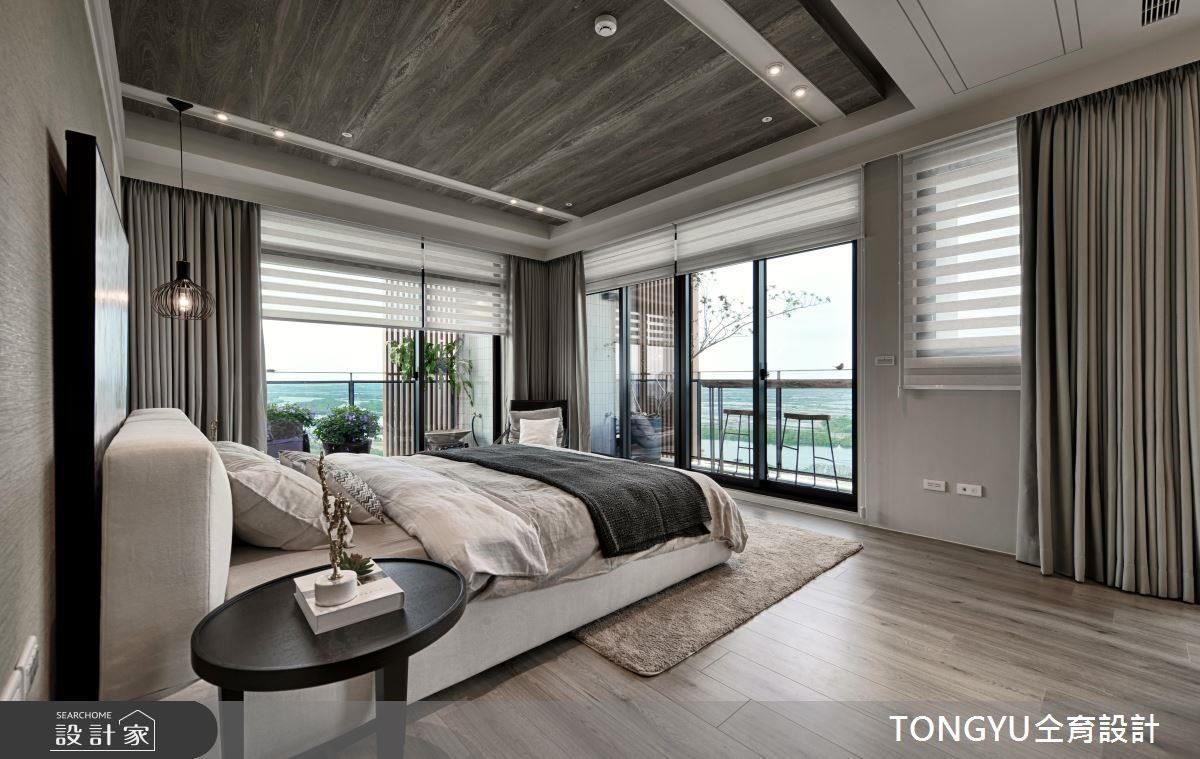 延續公領域的風格,臥房中以木材質鋪陳沉靜質樸氛圍,大地色系與淺白色系的穿搭,迎入海邊休憩感。 延續公領域的風格,臥房中以木材質鋪陳沉靜質樸氛圍,大地色系與淺白色系的穿搭,迎入海邊休憩感。