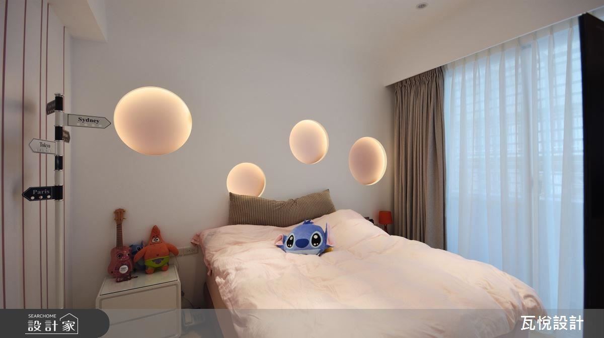 女孩房以 HELLO KITTY 色系為基底，營造普普風符合女孩活潑、率真性格。