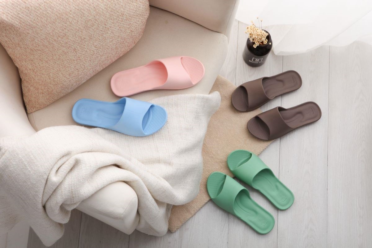 不同材質、配色的設計，讓拖鞋成為居家重要軟件配備之一。