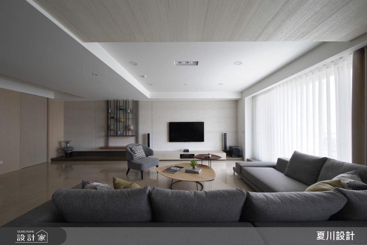 空間以暖色為基調，藉由材質的鋪陳與細膩的工法，營造出居家溫馨氛圍。