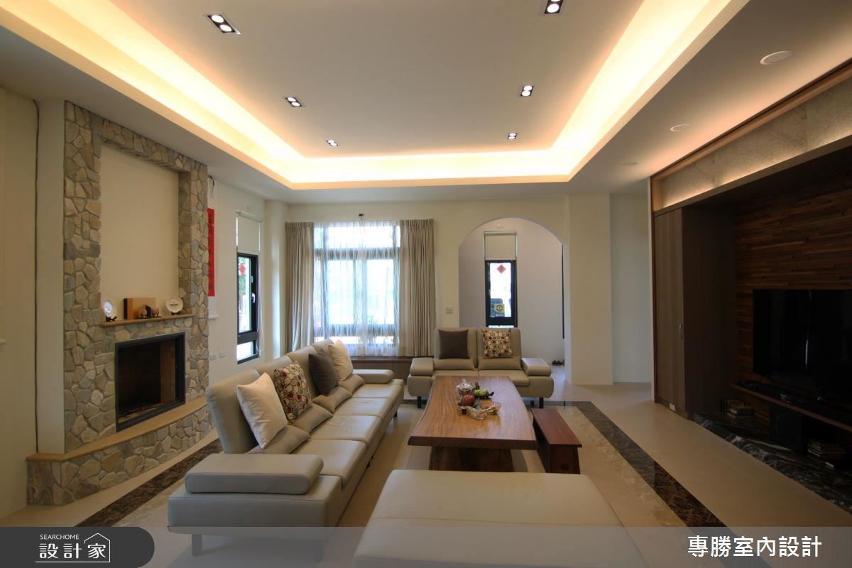 以低彩度色彩、天然質材鋪陳，構築自然休閒居家風情。