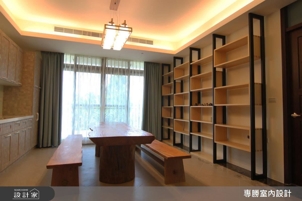 活動式方型書架營造活潑感。