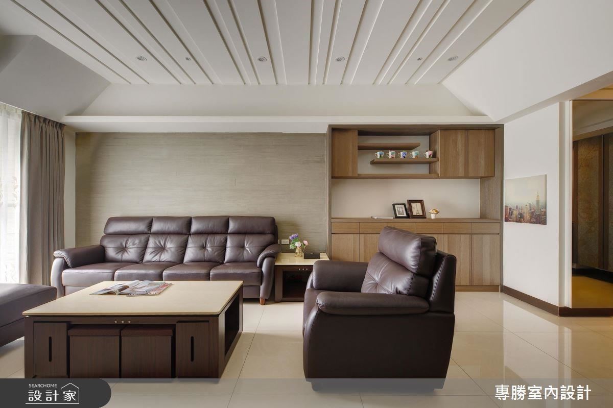 線性造型天花，展現空間律動感。