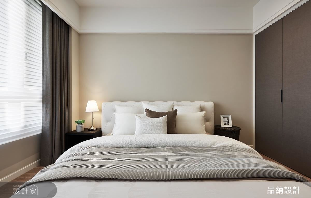 臥室沿用籐色系及深木色，讓人回到臥室有沉澱心靈和放鬆的舒適感受。