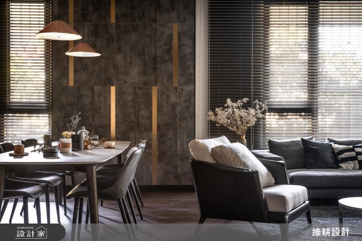 餐區壁面以金色鍍鈦點綴，挹注高雅空間格調。
