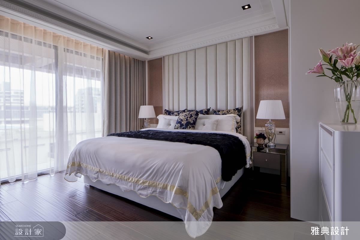 主臥以玫瑰金色調鋪敘溫潤而華麗的睡寢空間。