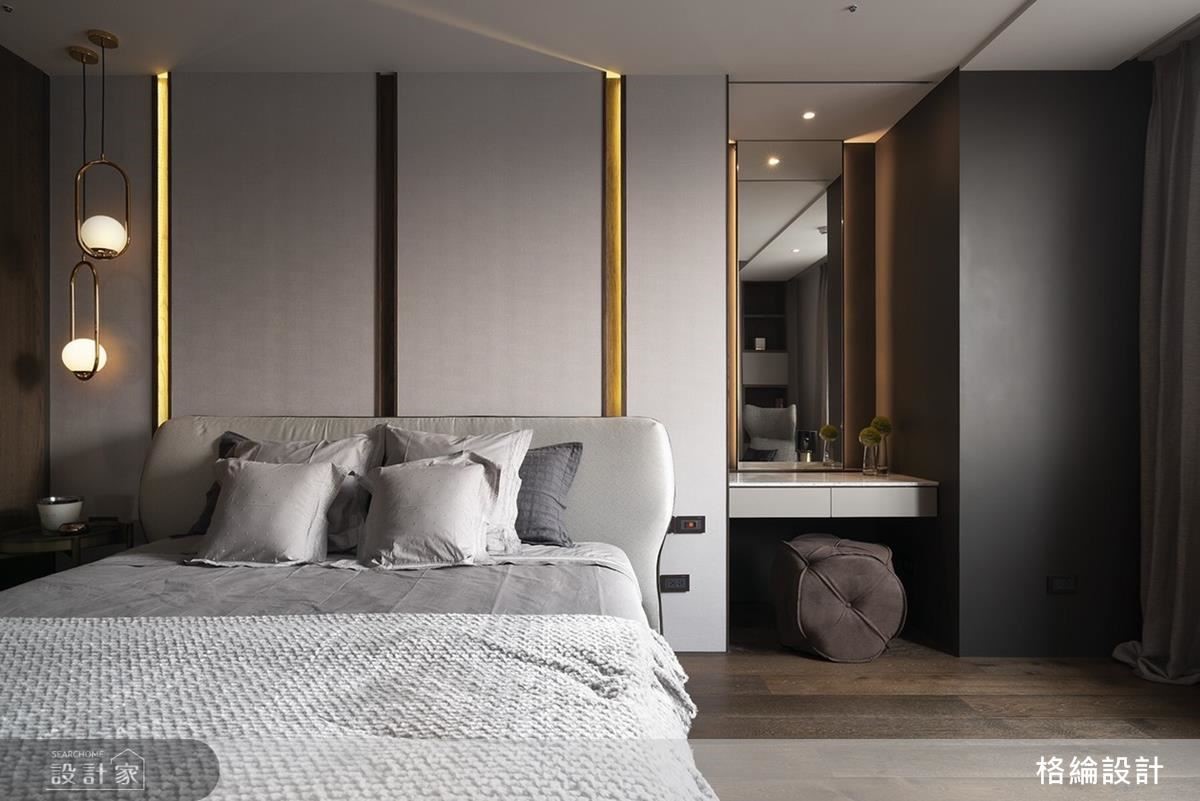 臥室牆面選用淺色帶有紋理的壁紙，簡約舒適中保有質感與細節。