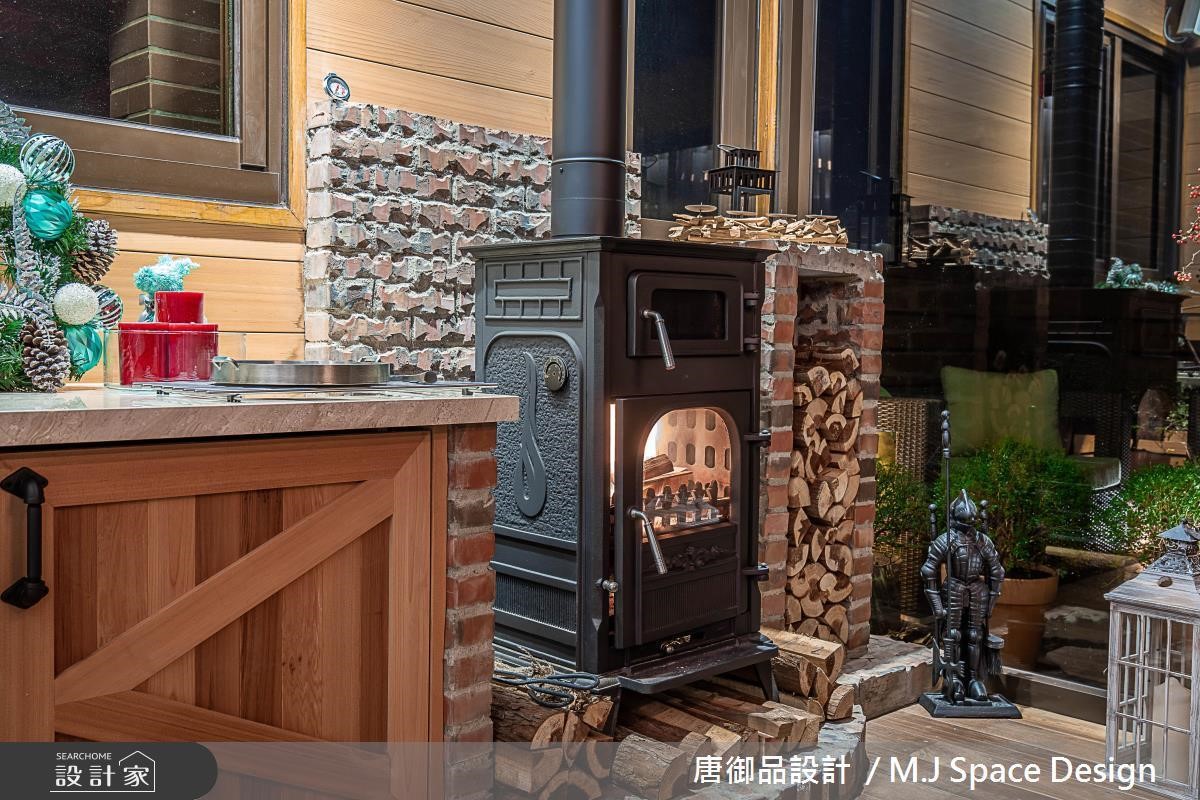 小木屋規劃烤爐，營造國外愜意氛圍的生活底蘊。