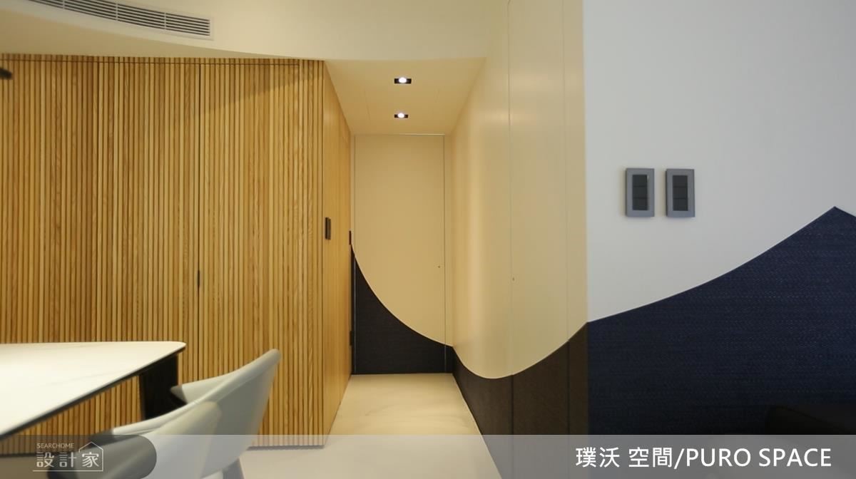 壁面以海的發想譜畫，延伸至私領域空間，賦予其自然的意象。