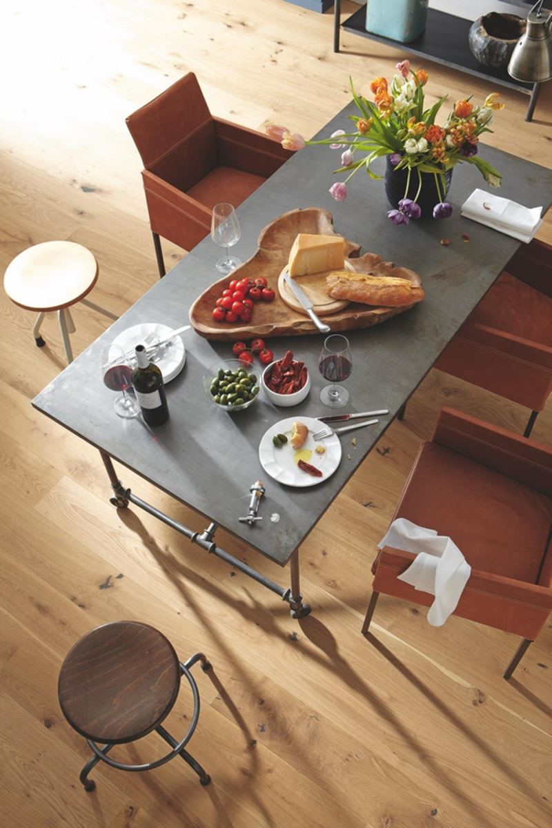 德製木地板方便清潔與維護的高品質，為生活帶來便利性。