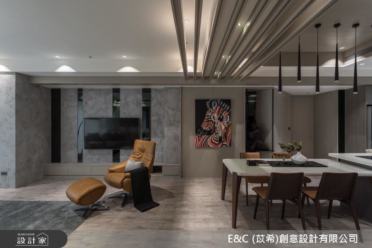 玄關對牆選搭繽紛藝術畫作,凝聚進門視覺感受。 玄關對牆選搭繽紛藝術畫作,凝聚進門視覺感受。