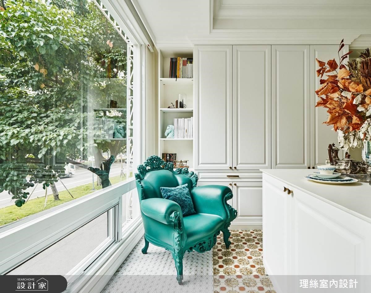 2F 選材室引入大量自然採光，並以多彩花磚搭配，顯現豐富視覺層次。