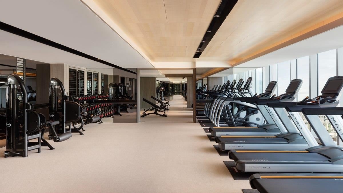 酒店提供 24 小時健身房，滿足忙碌商務旅客的運動、健身需求。