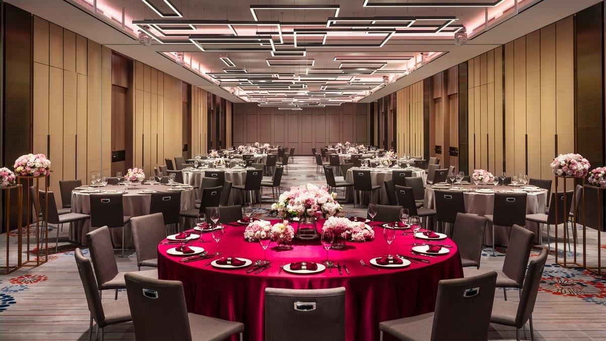 多元化的宴會廳空間滿足浪漫婚宴與商務會議的需求。