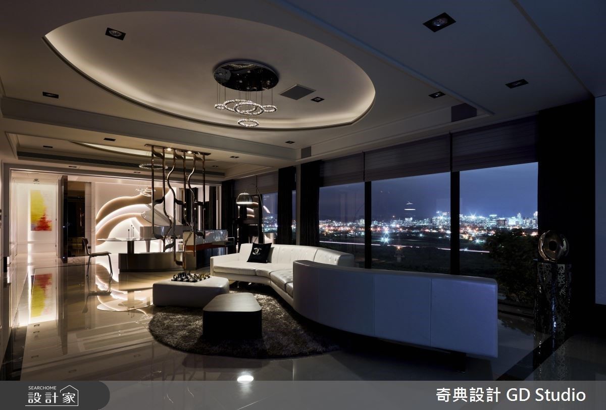 金屬建材的搭配則彷彿粼粼水光,與夜間智能情境燈光呼應,描摹水岸夜景。 金屬建材的搭配則彷彿粼粼水光,與夜間智能情境燈光呼應,描摹水岸夜景。