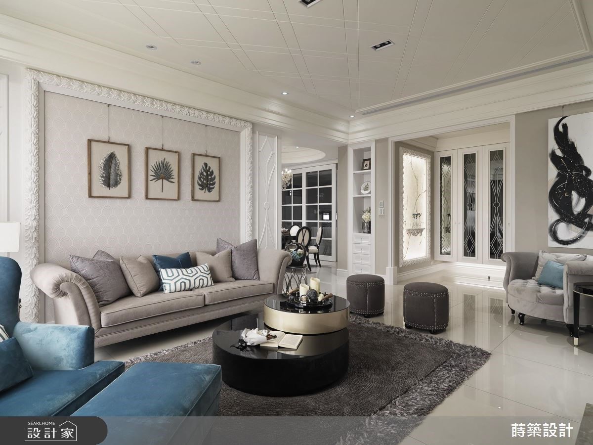 原本開放式的公共空間做出區隔後，不但有玄關，還有超過1坪的儲藏室，卻仍保有大器的空間感。