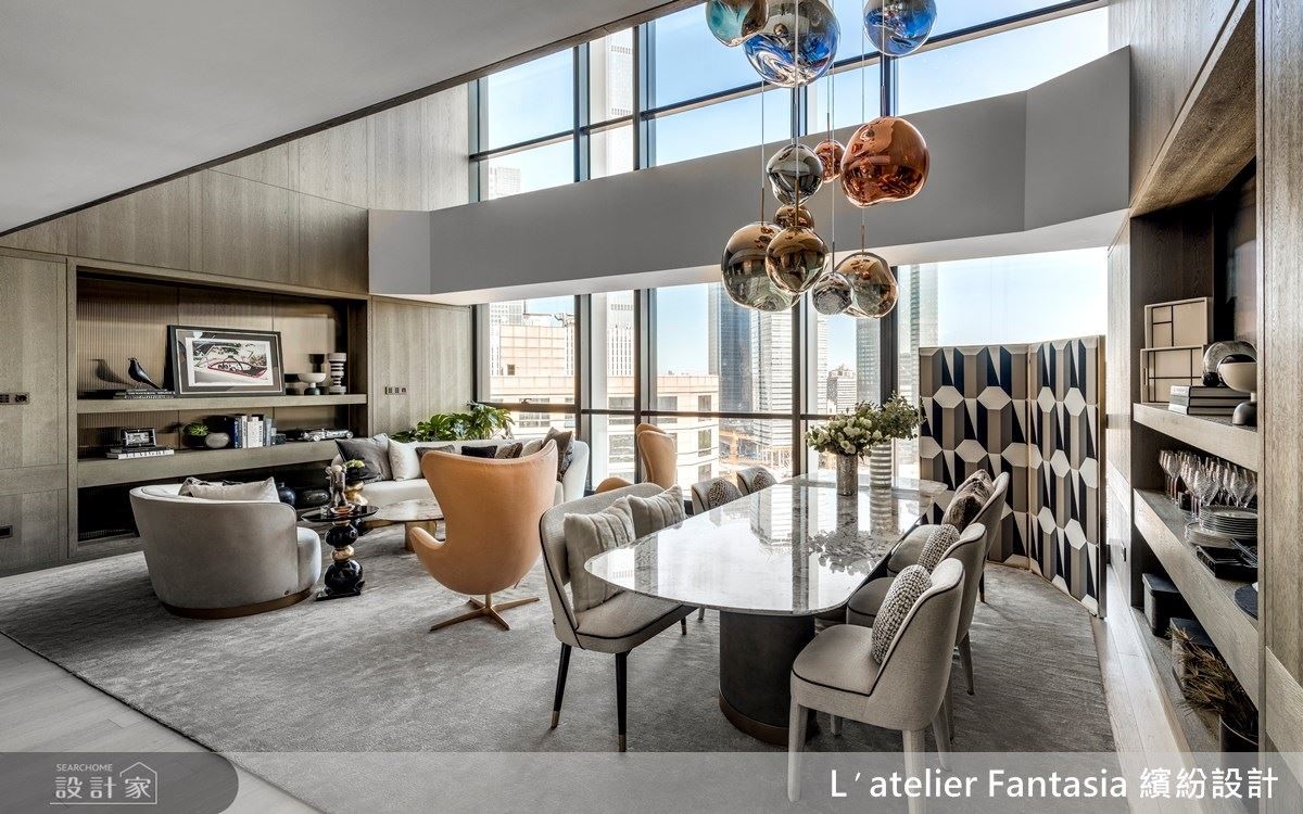 設計師掌握北京樓高窗景優勢，並運用陳設藝術美學為樓中樓拿捏空間的黃金比例。