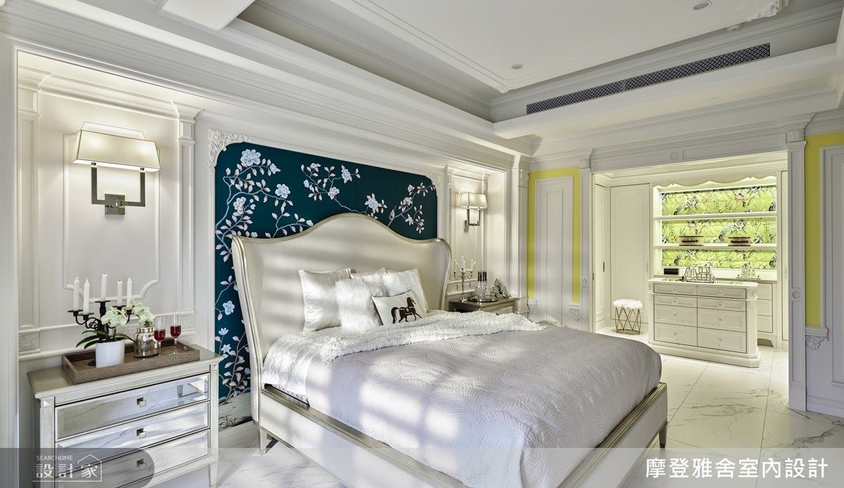 主臥更衣間依比例為屋主夫妻規劃雙開門，展現房間尺度與絕佳氣勢。