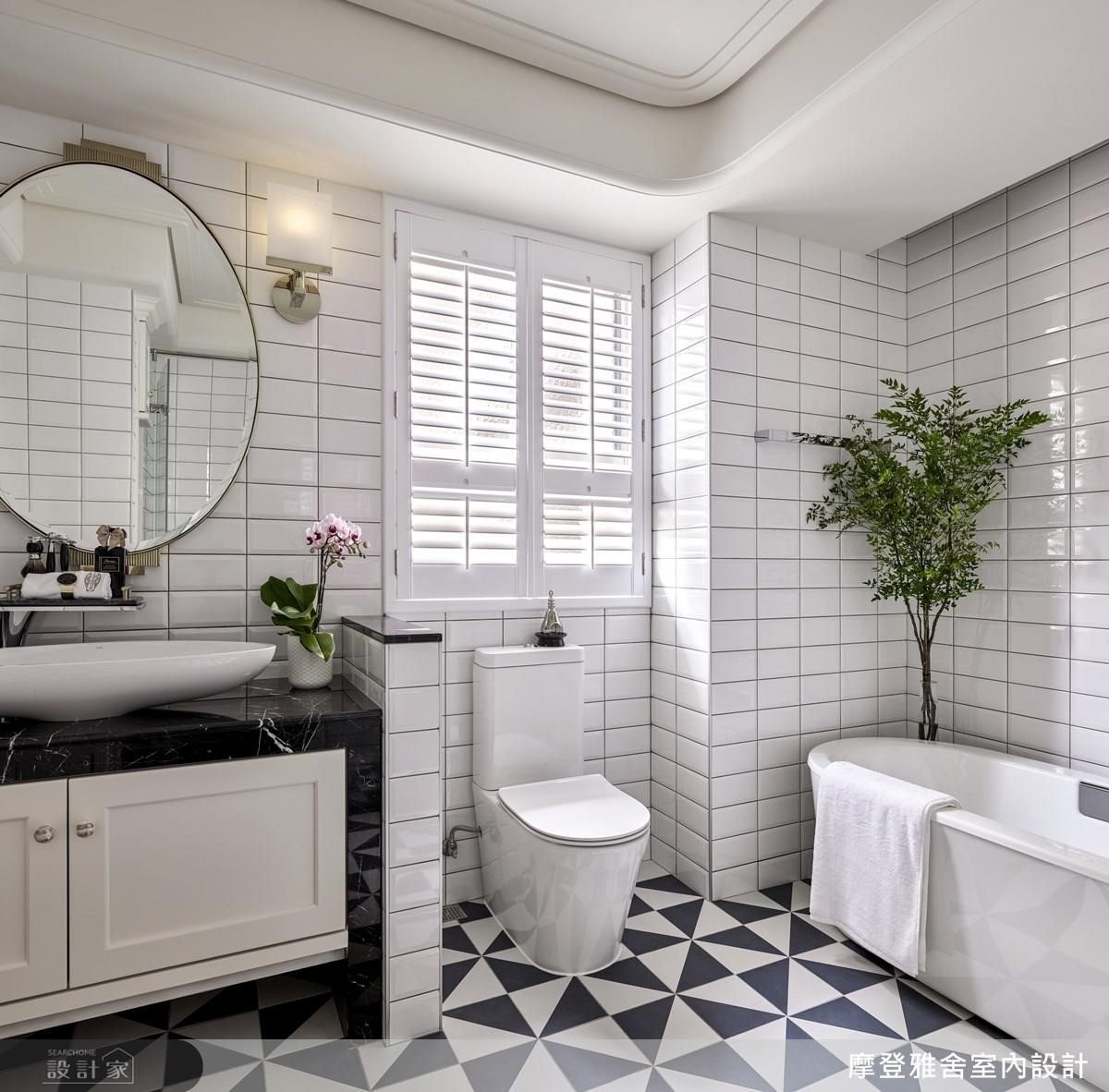 主浴以中性黑白色營造時尚感，更精選鏡面、水槽的裝飾，打造如歐洲博物館的精品藝術感。