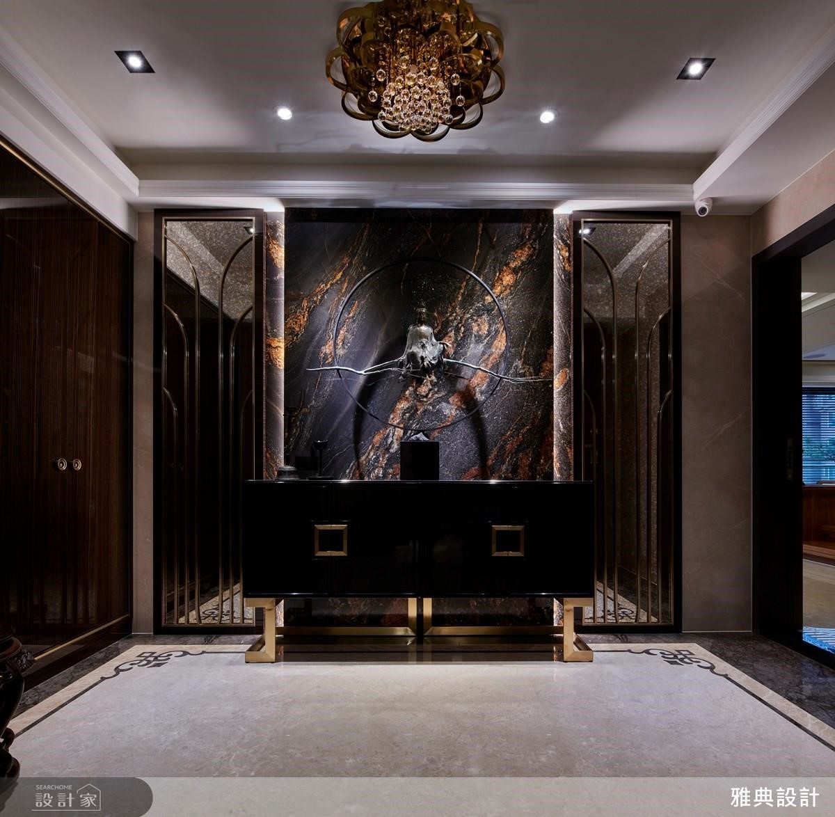 外玄關以深色大理石彰顯新東方風格主題,營造沉穩內斂迎賓空間。 外玄關以深色大理石彰顯新東方風格主題,營造沉穩內斂迎賓空間。