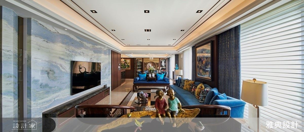 電視牆以夢幻雲瀑藍色特殊紋路大理石,締造高雅獨特視覺饗宴。 電視牆以夢幻雲瀑藍色特殊紋路大理石,締造高雅獨特視覺饗宴。