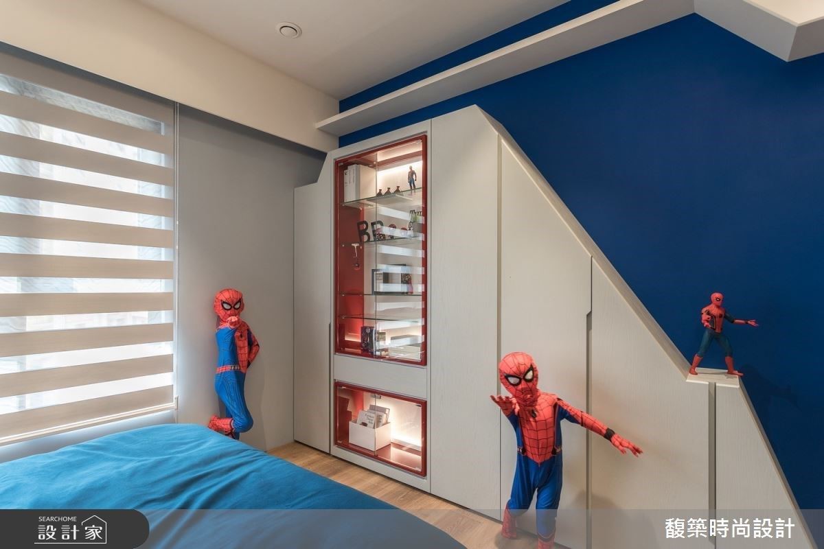 男孩房設計不規則造型櫃體，描繪紐約都會感。