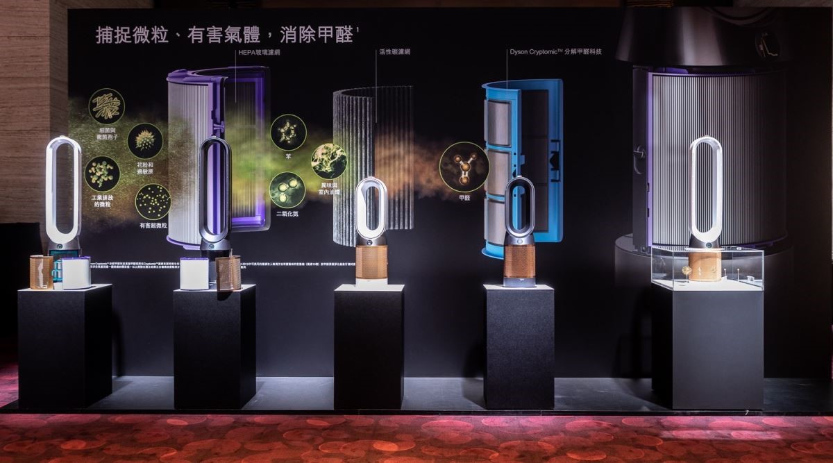 全新 Dyson Cryptomic™ 分解甲醛科技採用獨特的催化塗層，結構與錳鉀礦相同。其內部有數億個原子大小的隧道，可以捕捉甲醛，並將其分解成微量的水氣與二氧化碳。