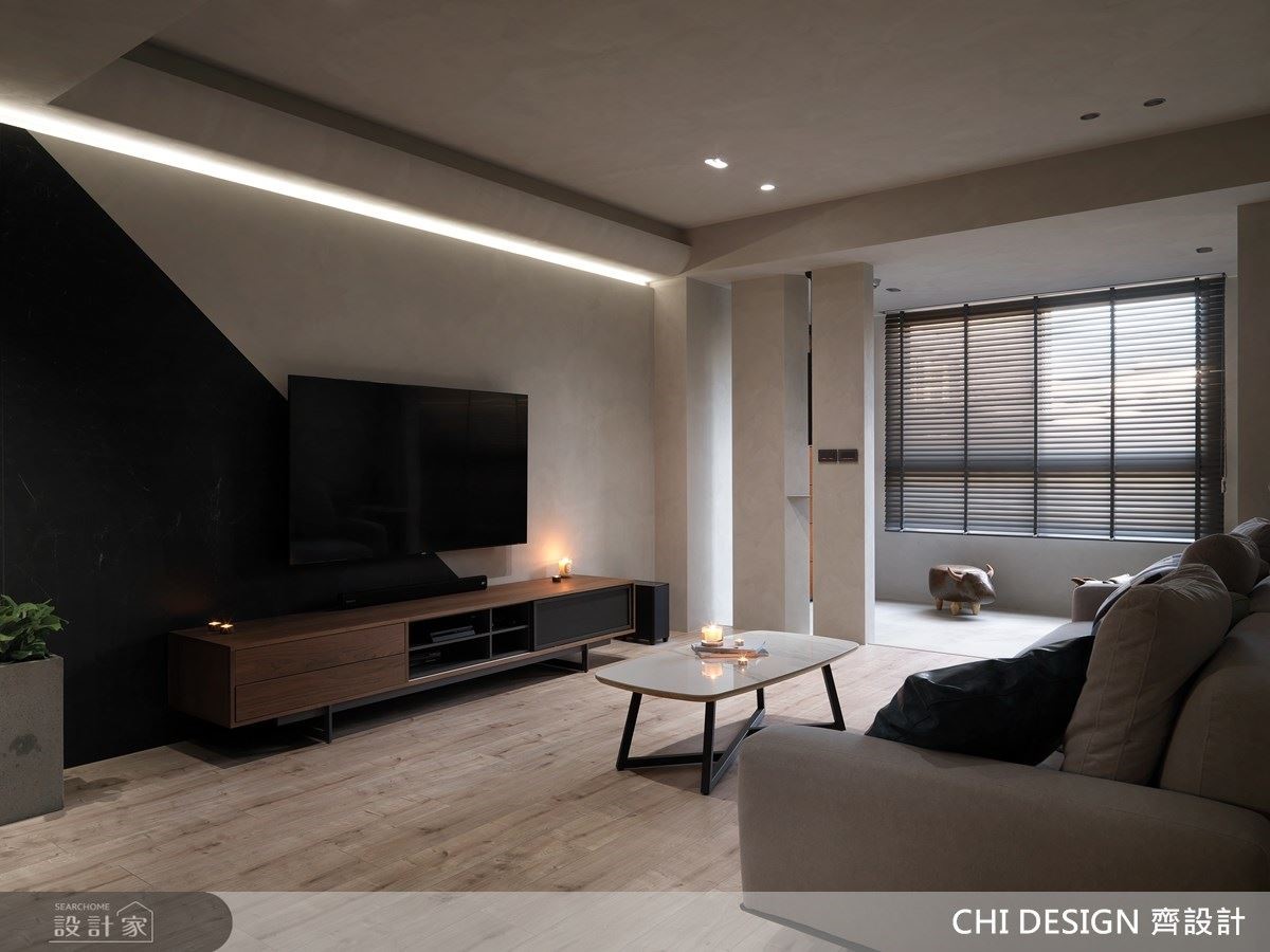 玄關以半鏤空設計，創造進門的視覺層次感。