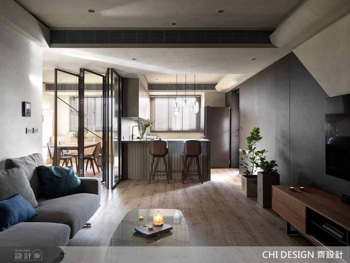 餐廳中島吧檯以格柵設計，豐富整體的視覺效果。