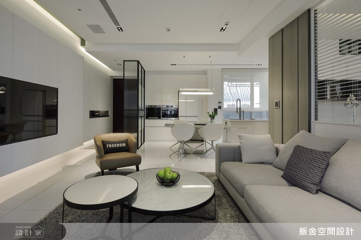 開放式格局讓採光充分進駐，打造舒適明亮的居家質感。