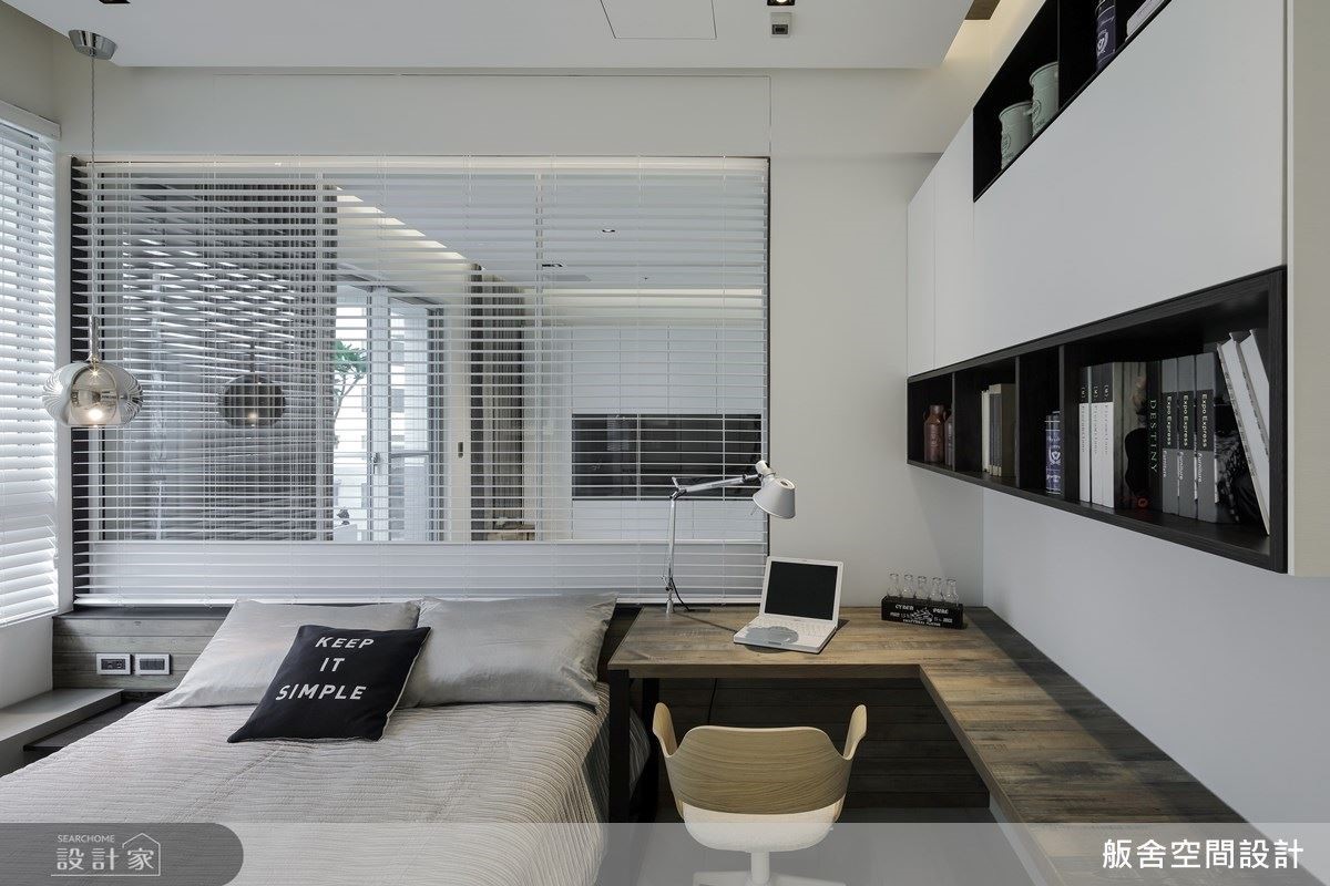 小孩房以玻璃隔間增加空間互動性，設計師拿捏適當的開窗比例，讓臥室仍保有隱私感。