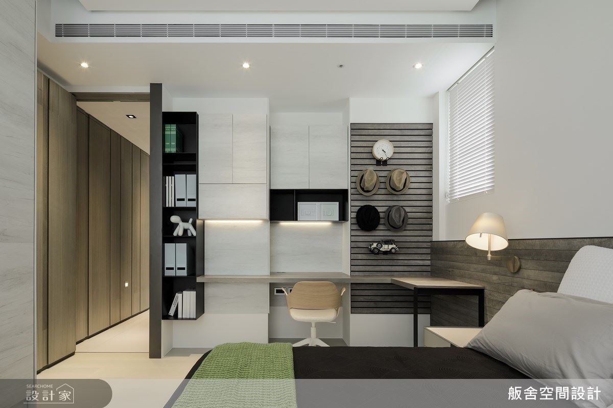 小孩房運用系統櫃與木皮櫃整合機能美型，點亮小空間美感氛圍。