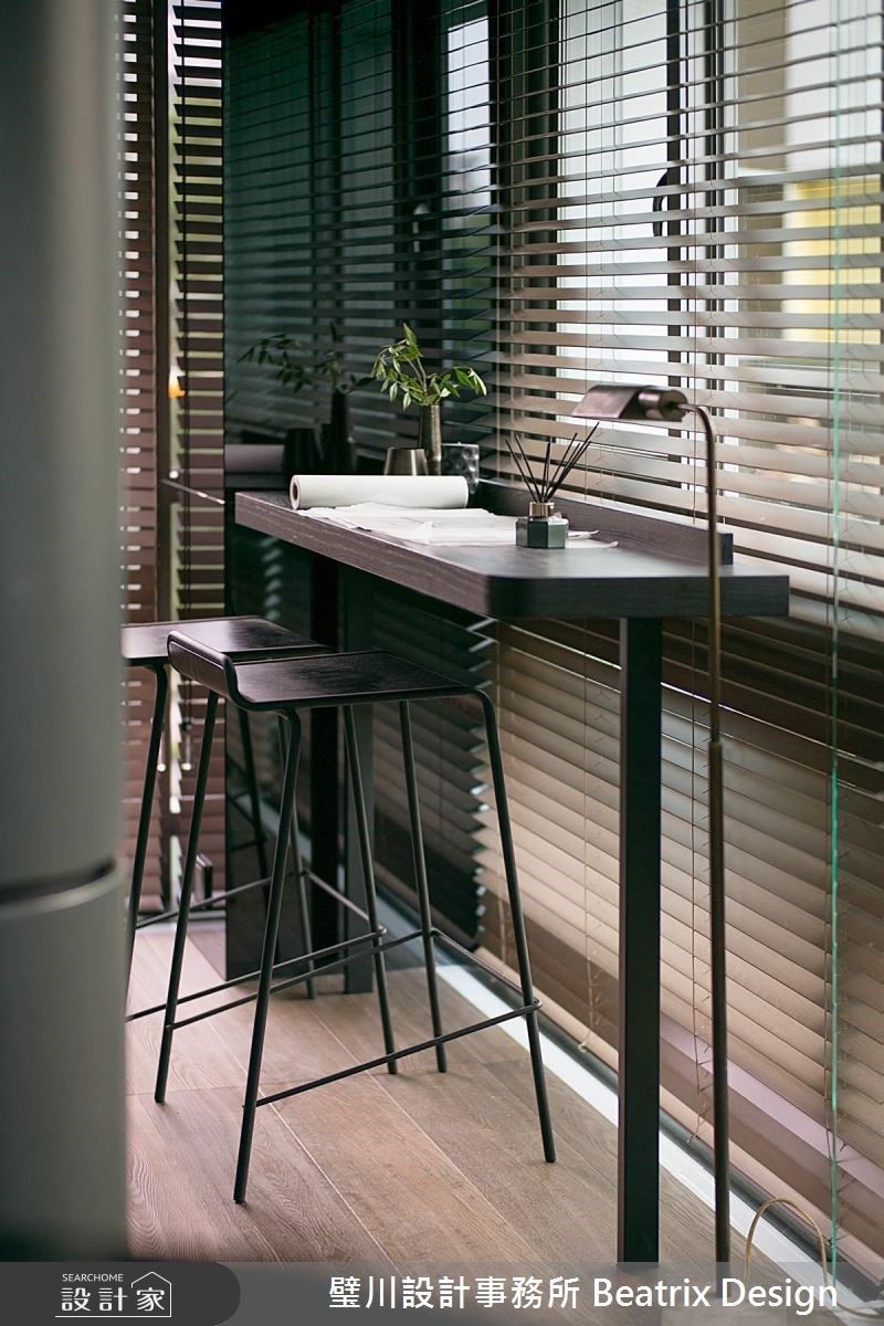 大面落地窗邊設計閱讀區，不僅展現愜意閱讀氛圍，更營造午後愜意放鬆情境。