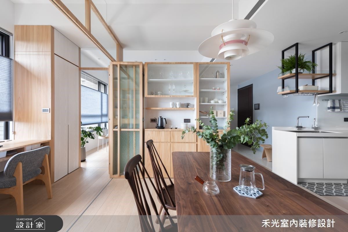 巧妙於櫃體兩側創造回字型動線，使屋主生活更加便利。