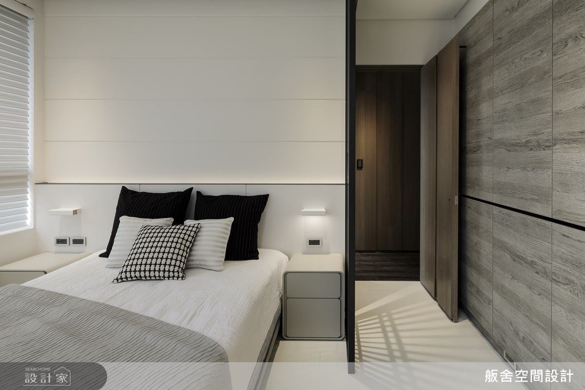 臥室以淡雅色系鋪陳空間調性，結合機能與生活習慣營造舒適場域。