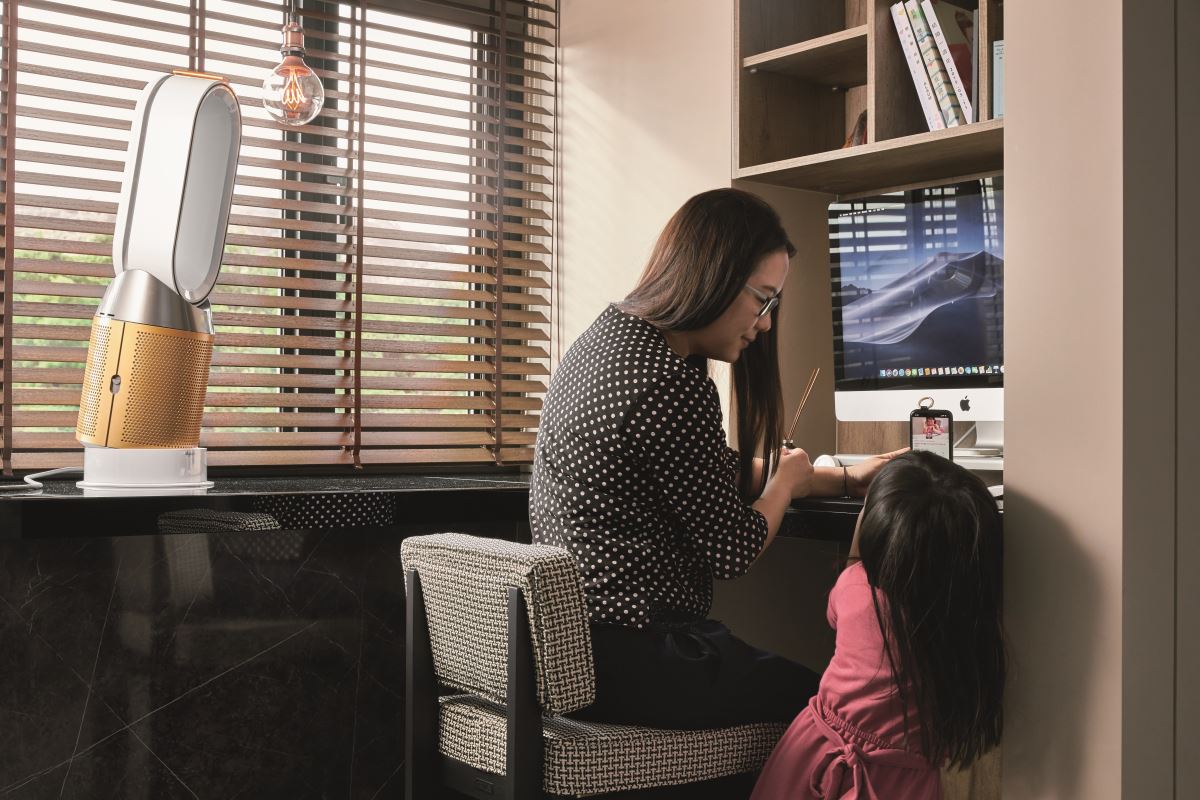 Dyson Pure Cryptomic™ 續淨化乾淨的空氣，讓全家人擁有健康優質的生活環境，也為家人的情感增溫。