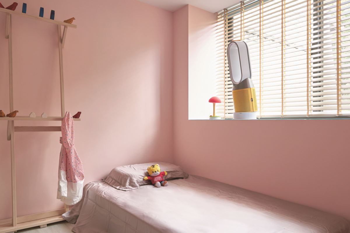 Dyson Pure Cryptomic™ 有持續分解甲醛的設計，擺放在小孩房，讓爸媽都安心。