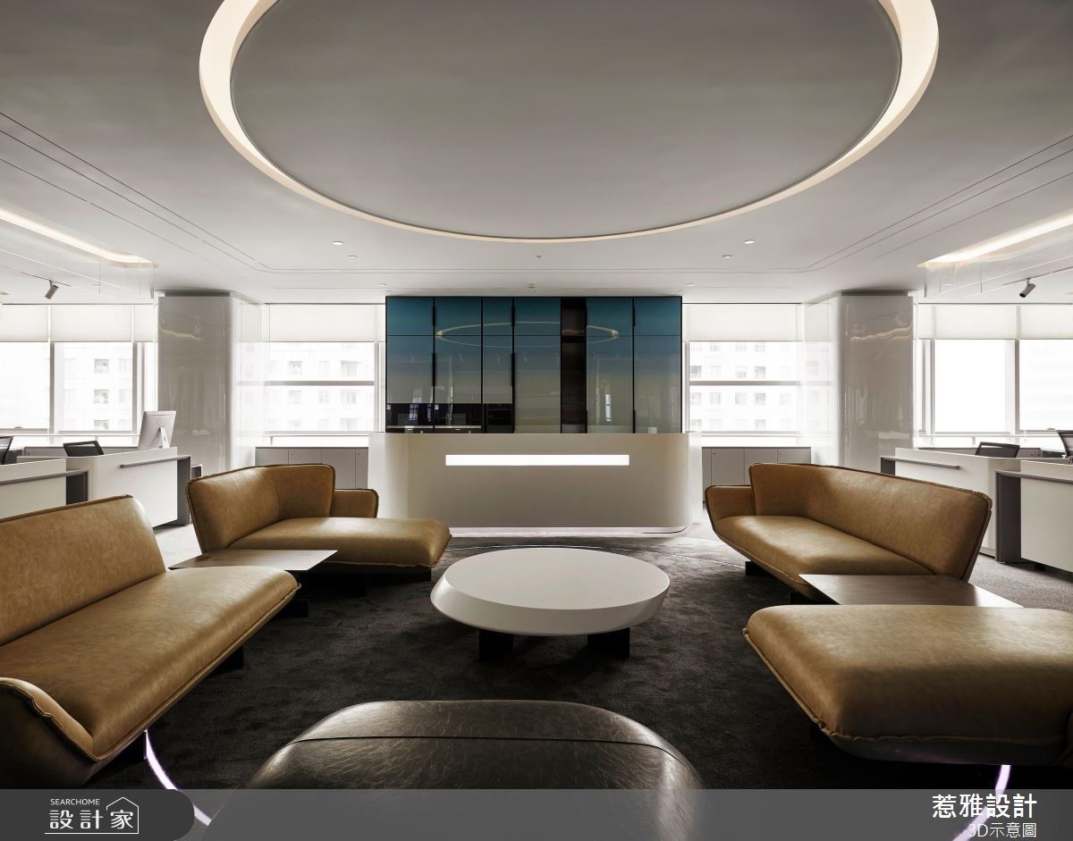 茶水區以亮色沙發椅面，與後方彩色琉璃面板，營造活潑會談氛圍。