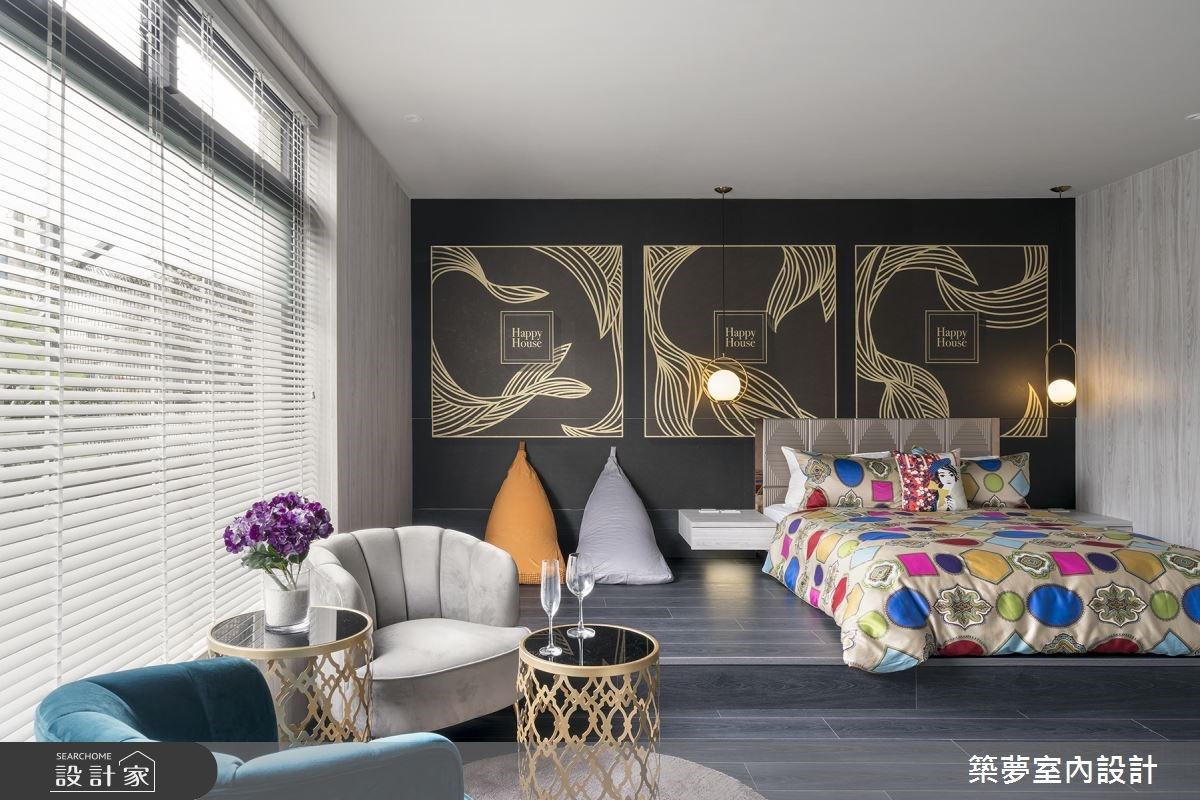 利用空間面規劃起居室、臥榻閱讀區，滿足親子同樂空間運用性。