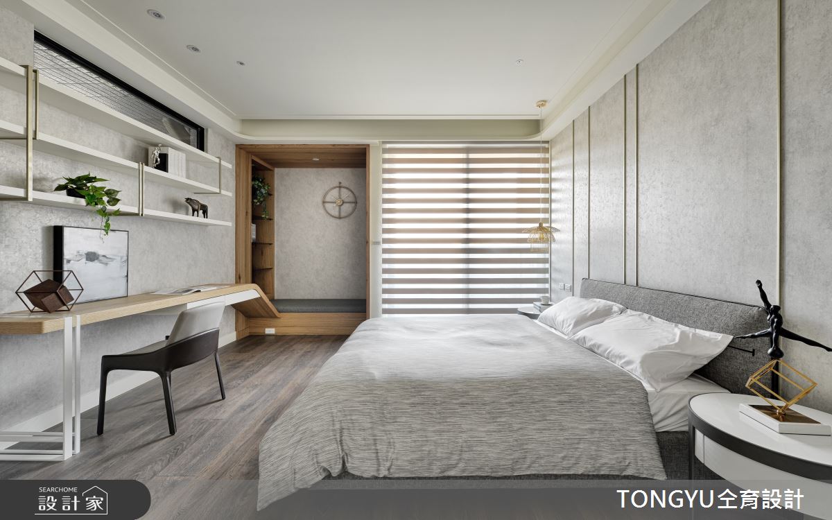 小孩房以一體成型設計規劃書桌、臥榻，營造孩子專屬閱讀角落。